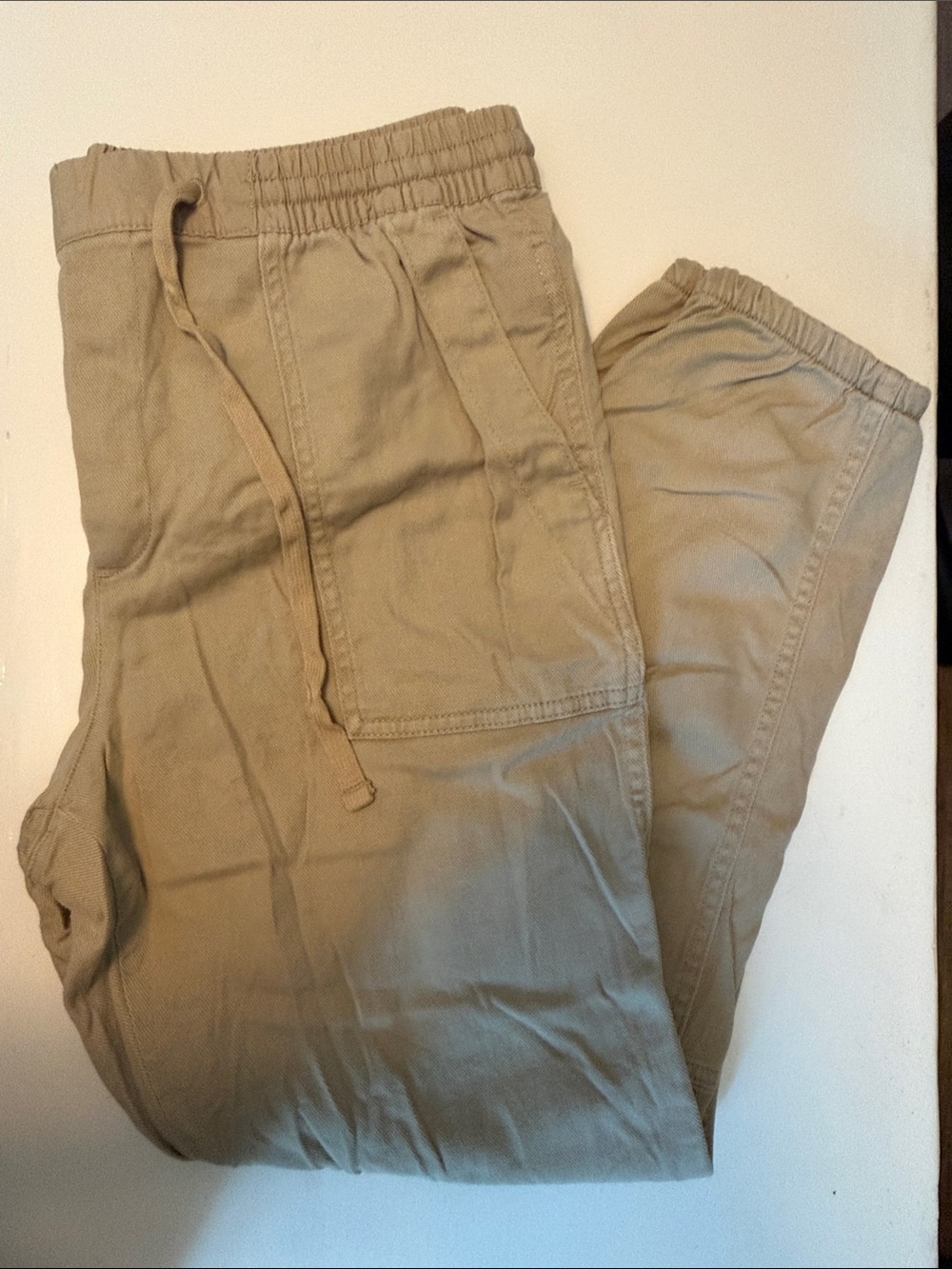 GAP Women's Cargo Jogger Pants in Khaki
